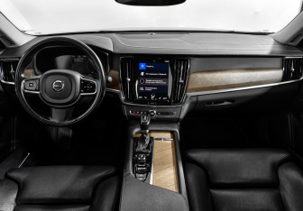 Подержанный автомобиль Volvo S90 2019 года (16 фото)
