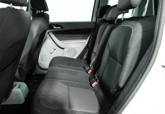 Подержанный автомобиль Skoda Yeti 2013 года (10 фото)