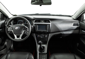 Подержанный автомобиль Lifan Solano 2017 года (13 фото)