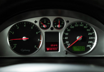 Подержанный автомобиль Ford Galaxy 2002 года (12 фото)
