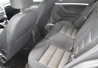 Подержанный автомобиль Skoda Octavia Wagon 2011 года (11 фото)