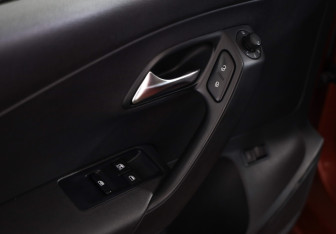 Подержанный автомобиль Volkswagen Polo Sedan 2011 года (15 фото)