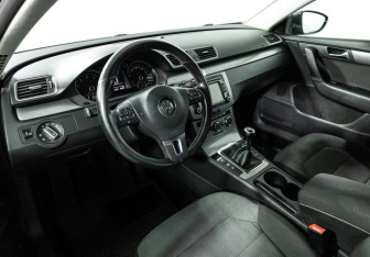 Подержанный автомобиль Volkswagen Passat Sedan 2011 года (11 фото)