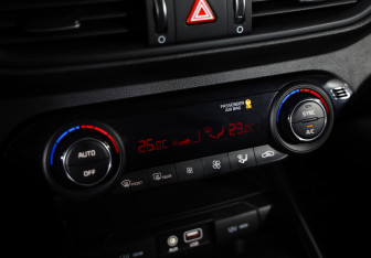 Подержанный автомобиль Kia Cerato Sedan 2019 года (14 фото)