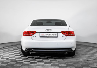 Подержанный автомобиль Audi A5 Coupe 2010 года (6 фото)