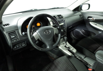 Подержанный автомобиль Toyota Corolla Sedan 2008 года (11 фото)