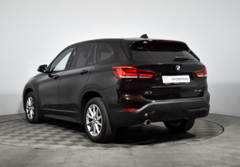 Подержанный автомобиль BMW X1 2020 года (7 фото)