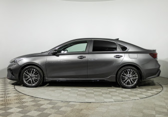Подержанный автомобиль Kia Cerato Sedan 2022 года (8 фото)