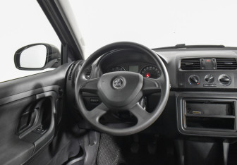 Подержанный автомобиль Skoda Fabia Hatchback 2013 года (14 фото)