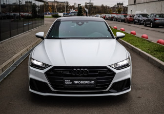 Подержанный автомобиль Audi A7 2022 года (2 фото)
