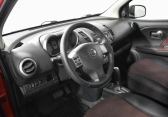 Подержанный автомобиль Nissan Note 2008 года (9 фото)