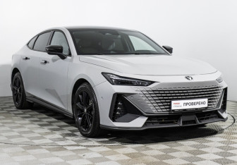 Подержанный автомобиль Changan UNI-V 2023 года (3 фото)