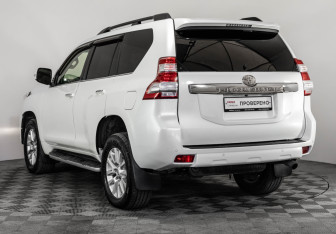Подержанный автомобиль Toyota Land Cruiser Prado 2016 года (8 фото)