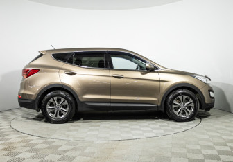 Подержанный автомобиль Hyundai Santa Fe 2013 года (4 фото)