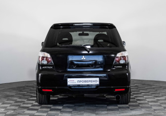 Подержанный автомобиль Mitsubishi Airtrek 2004 года (6 фото)