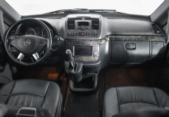 Подержанный автомобиль Mercedes-Benz Viano 2013 года (14 фото)
