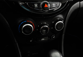 Подержанный автомобиль Hyundai Solaris Sedan 2011 года (15 фото)