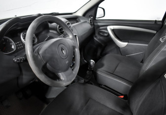 Подержанный автомобиль Renault Duster 2015 года (8 фото)