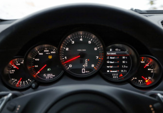 Подержанный автомобиль Porsche Cayenne 2014 года (14 фото)