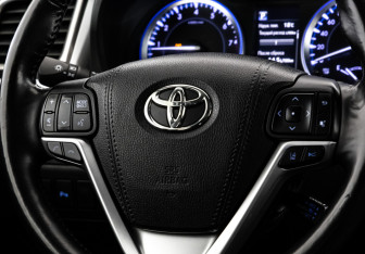 Подержанный автомобиль Toyota Highlander 2018 года (13 фото)