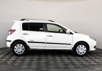 Подержанный автомобиль Geely MK Cross 2012 года (4 фото)