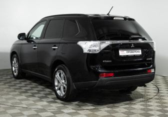 Подержанный автомобиль Mitsubishi Outlander 2013 года (7 фото)
