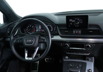 Подержанный автомобиль Audi Q5 2020 года (12 фото)