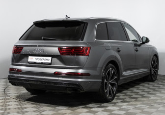 Подержанный автомобиль Audi Q7 2016 года (5 фото)