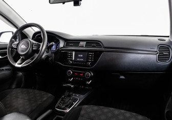 Подержанный автомобиль Kia Rio Sedan 2017 года (9 фото)
