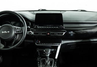 Подержанный автомобиль Kia Seltos 2022 года (14 фото)