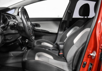 Подержанный автомобиль Kia Ceed Hatchback 2015 года (12 фото)