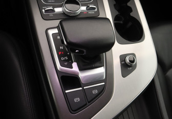 Подержанный автомобиль Audi Q7 2015 года (25 фото)