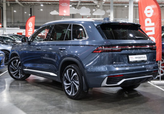 Подержанный автомобиль Geely Monjaro 2023 года (10 фото)