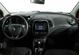 Подержанный автомобиль Renault Kaptur 2017 года (13 фото)