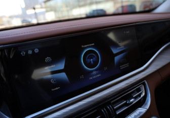 Подержанный автомобиль Hongqi H9 2024 года (15 фото)