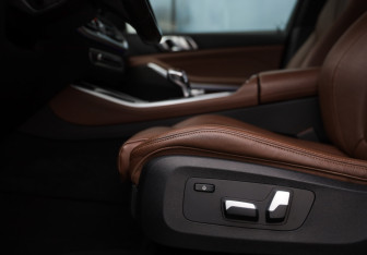 Подержанный автомобиль BMW X5 2021 года (27 фото)