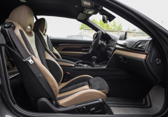 Подержанный автомобиль BMW M4 Convertible 2015 года (32 фото)
