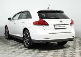 Подержанный автомобиль Toyota Venza 2010 года (7 фото)