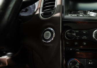 Подержанный автомобиль Infiniti EX 2012 года (20 фото)