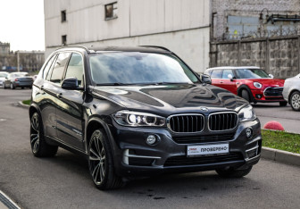 Подержанный автомобиль BMW X5 2016 года (5 фото)
