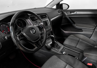 Подержанный автомобиль Volkswagen Golf Hatchback 2014 года (9 фото)