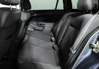 Подержанный автомобиль Opel Astra Wagon 2010 года (10 фото)