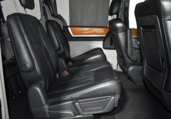 Подержанный автомобиль Chrysler Voyager 2008 года (12 фото)