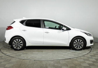Подержанный автомобиль Kia Ceed Hatchback 2017 года (4 фото)