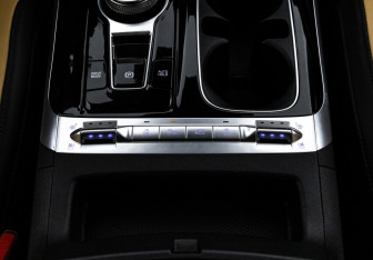 Подержанный автомобиль Kia Carnival 2022 года (33 фото)