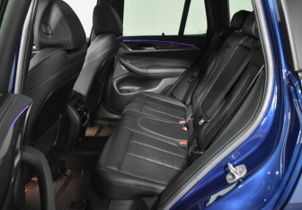 Подержанный автомобиль BMW X3 2023 года (11 фото)