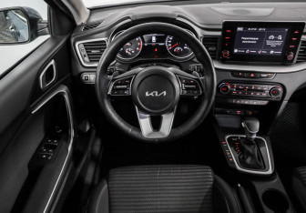 Подержанный автомобиль Kia Ceed Wagon 2022 года (11 фото)