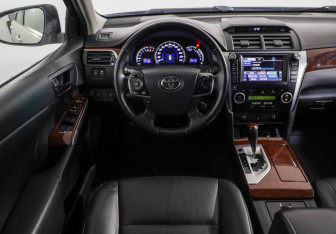 Подержанный автомобиль Toyota Camry Sedan 2013 года (11 фото)