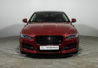 Подержанный автомобиль Jaguar XE 2016 года (2 фото)