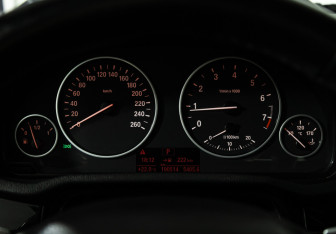 Подержанный автомобиль BMW X3 2014 года (12 фото)